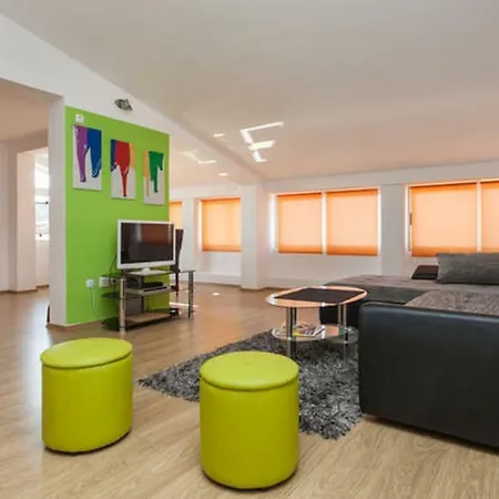 Large Specious Apartament Pula