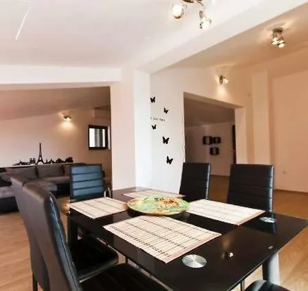 Large Specious Apartamento