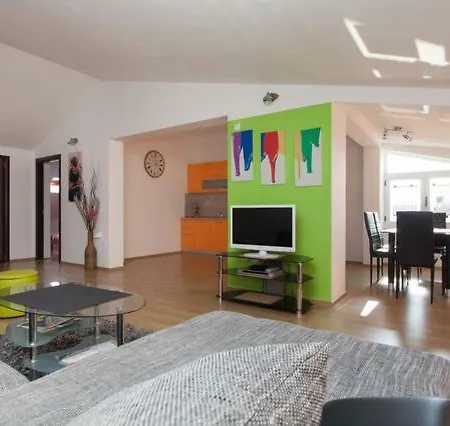 Large Specious Apartamento