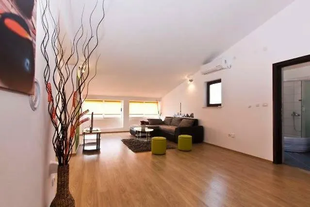 Διαμέρισμα Large Specious *